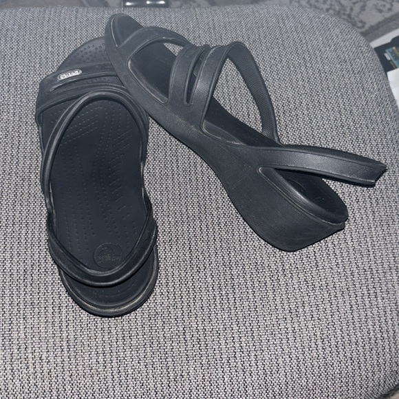 Comfortable Crocs Sandals - Picture 7 of 8